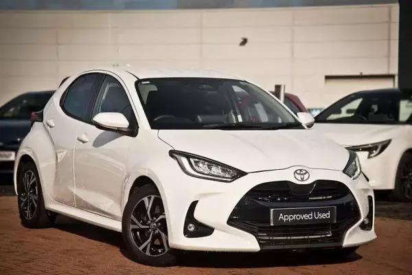 Toyota Yaris 1.5 VVT-h Design E-CVT Euro 6 (s/s) 5dr