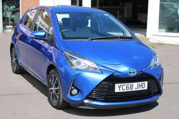 Toyota Yaris 1.5 VVT-h Icon Tech E-CVT Euro 6 (s/s) 5dr