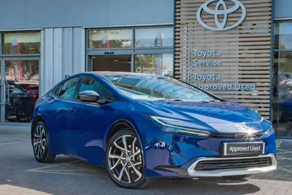 Toyota Prius 2.0 13.6kWh Excel CVT Euro 6 (s/s) 5dr