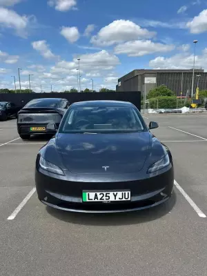 Tesla Model 3 Auto RWD 4dr