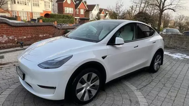 Tesla Model Y (Dual Motor) Long Range Auto 4WDE 5dr