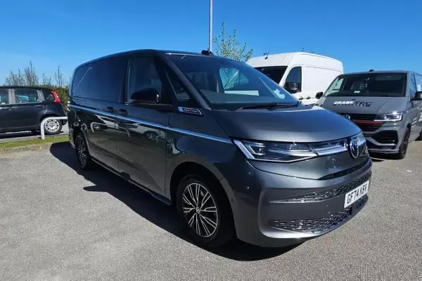 Volkswagen Multivan 1.4 TSI 13kWh Style Long MPV DSG Euro 6 (s/s) 5dr