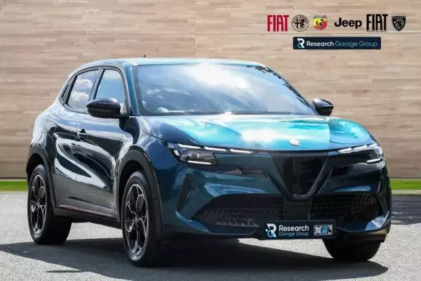 Alfa Romeo Junior 54kWh Elettrica Speciale Auto 5dr
