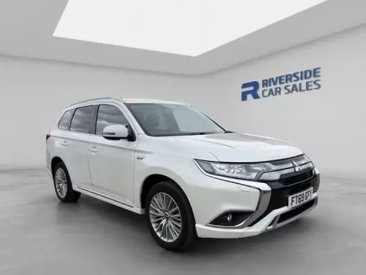 Mitsubishi Outlander 2.4h TwinMotor 13.8kWh Dynamic CVT 4WD Euro 6 (s/s) 5dr