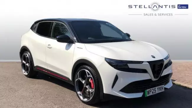 Alfa Romeo Junior 54kWh Elettrica Veloce Auto 5dr