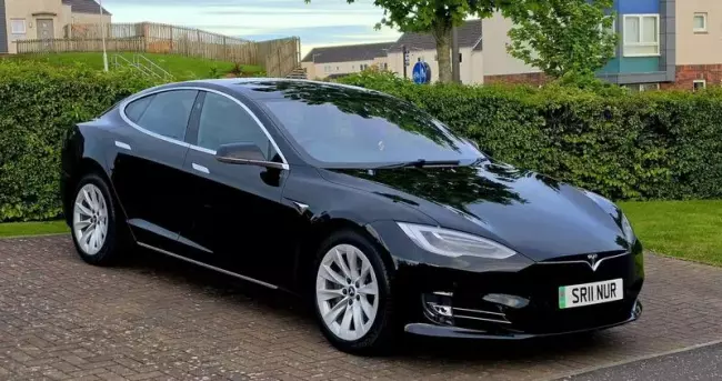 Tesla Model S (Dual Motor) Standard Range Auto 4WD 5dr