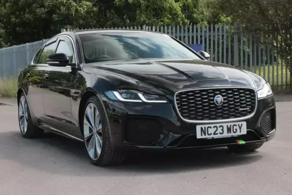 Jaguar XF 2.0 D200 MHEV R-Dynamic SE Auto Euro 6 (s/s) 4dr