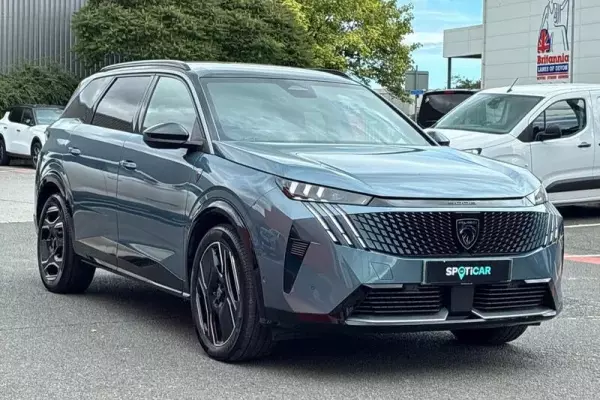 Peugeot E-5008 73kWh GT Auto 5dr