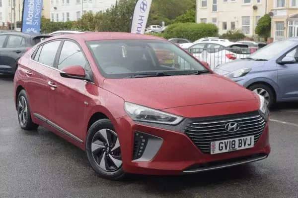 Hyundai IONIQ 1.6 h-GDi Premium DCT Euro 6 (s/s) 5dr