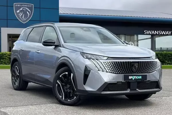 Peugeot E-5008 73kWh Allure Auto 5dr