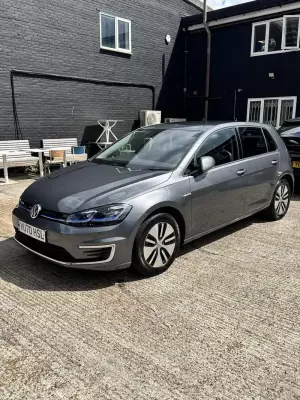 Volkswagen e-Golf 35.8kWh e-Golf Auto 5dr