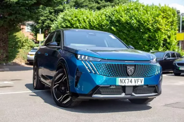 Peugeot E-3008 73kWh GT Auto 5dr