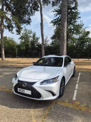 Lexus ES 2.5 300h Premium Edition E-CVT Euro 6 (s/s) 4dr
