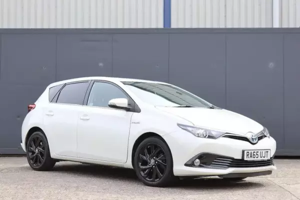 Toyota Auris 1.8 VVT-h Design CVT Euro 6 (s/s) 5dr