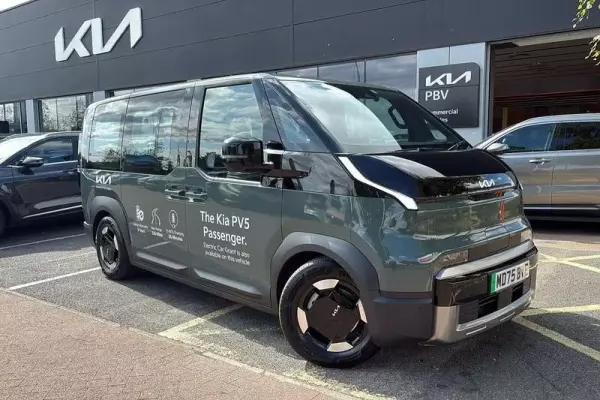 Kia PV5 Long Range 71.2kWh Plus Passenger MPV Auto 5dr (5Seat)