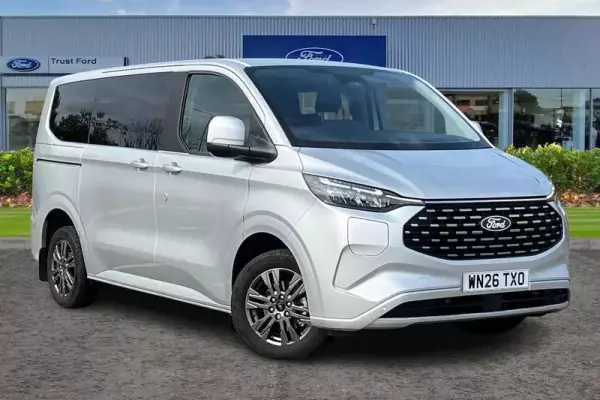 Ford Tourneo Custom 340 Titanium AUTO L1 SWB 9 Seat Minibus FWD 2.5 PHEV 232ps Low Roof