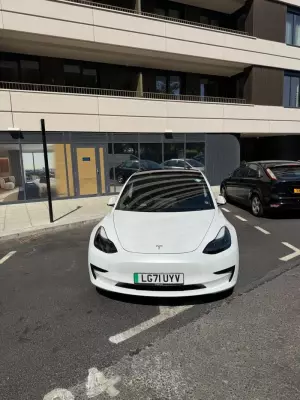 Tesla Model 3 Standard Range Plus Auto RWD 4dr