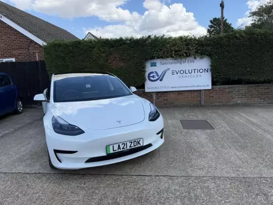 Tesla Model 3 Standard Range Plus Auto RWD 4dr