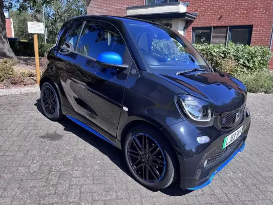 Smart fortwo 17.6kWh Edition Nightsky Auto 2dr (22kW Charger)