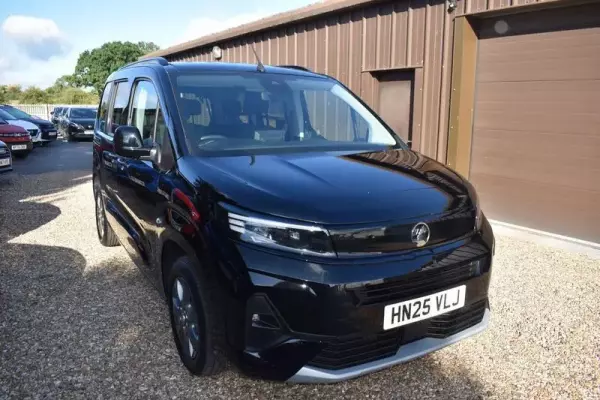 Vauxhall Combo Life Electric 52kWh Ultimate Auto 5dr (11kW Charger)