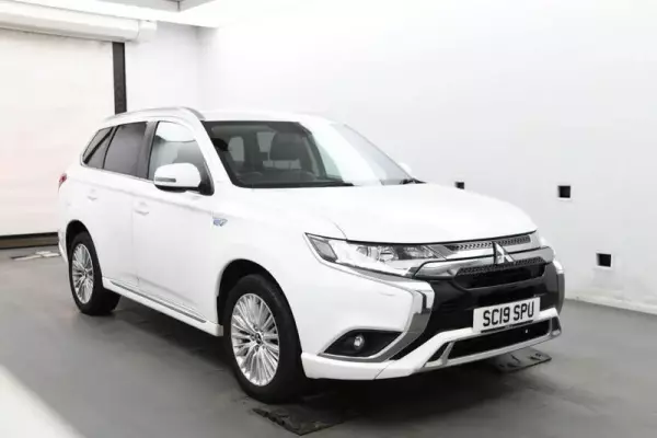 Mitsubishi Outlander 2.4h TwinMotor 13.8kWh Juro CVT 4WD Euro 6 (s/s) 5dr