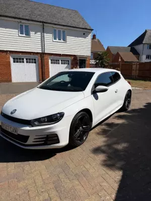 Volkswagen Scirocco 2.0 TDI BlueMotion Tech R-Line DSG Euro 6 (s/s) 3dr