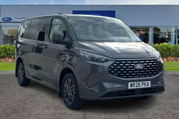 Ford Tourneo Custom 340 Titanium AUTO L1 SWB 9 Seat Minibus FWD 2.5 PHEV 232ps Low Roof