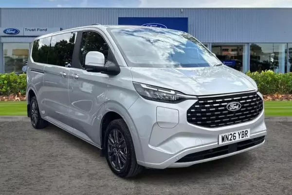 Ford Tourneo Custom 340 Titanium AUTO L2 LWB 9 Seat Minibus FWD 2.5 PHEV 232ps Low Roof