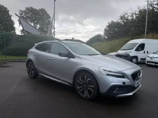Volvo V40 Cross Country 2.0 T3 Pro Euro 6 (s/s) 5dr