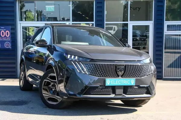 Peugeot E-3008 73kWh GT Auto 5dr (11kW Charger)