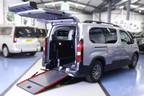 Peugeot e-Rifter 50kWh Allure Long MPV Auto 5dr (11kW Charger)