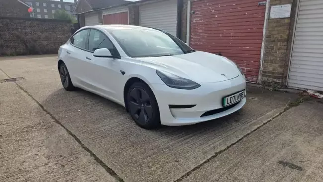 Tesla Model 3 Standard Range Plus Auto RWD 4dr