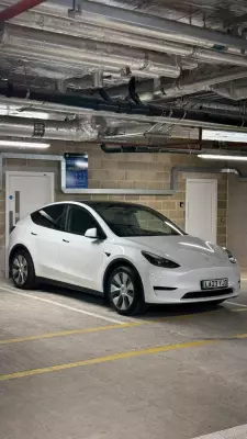 Tesla Model Y Auto RWD 5dr