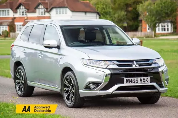 Mitsubishi Outlander 2.0h 12kWh 4hs CVT 4WD Euro 6 (s/s) 5dr