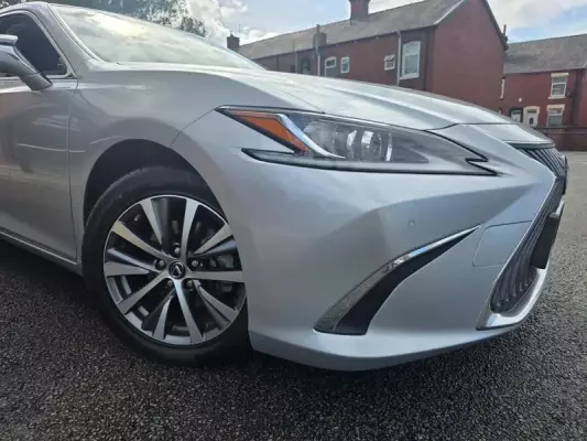 Lexus ES 2.5 300h Premium Edition E-CVT Euro 6 (s/s) 4dr
