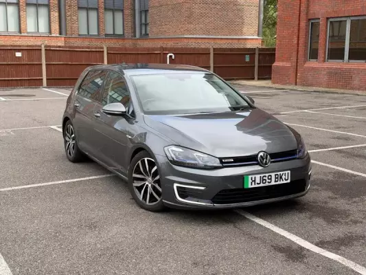 Volkswagen e-Golf 35.8kWh e-Golf Auto 5dr