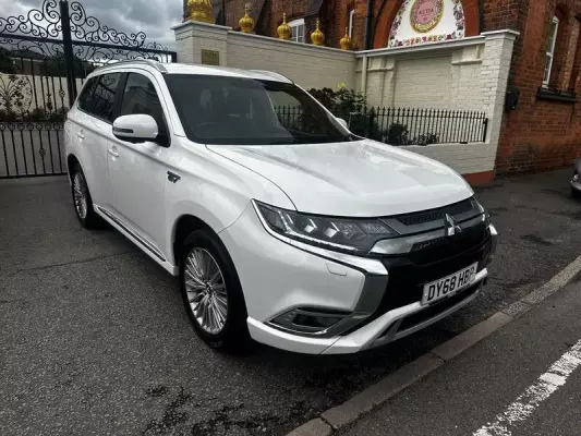 Mitsubishi Outlander 2.4h TwinMotor 13.8kWh 4h CVT 4WD Euro 6 (s/s) 5dr