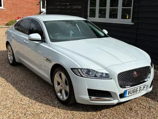 Jaguar XF 2.0d Portfolio Auto Euro 6 (s/s) 4dr