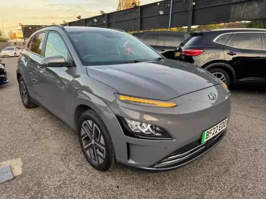 Hyundai KONA 64kWh Premium Auto 5dr (10.5kW Charger)