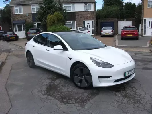 Tesla Model 3 Standard Range Plus Auto RWD 4dr