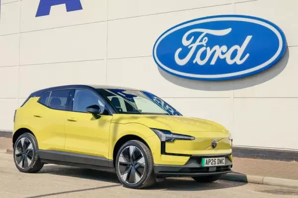 Volvo EX30 Single Motor Extended Range 69kWh Ultra Auto 5dr