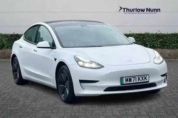Tesla Model 3 Standard Range Plus Auto RWD 4dr