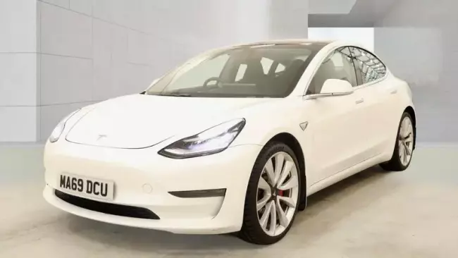 Tesla Model 3 (Dual Motor) Performance Auto 4WDE 4dr (Performance Upgrade)