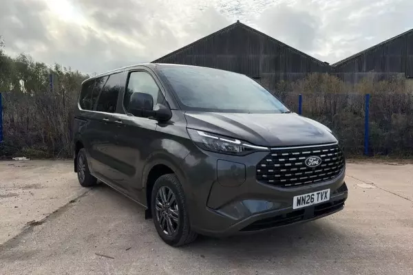 Ford Tourneo Custom 340 Titanium AUTO L1 SWB 9 Seat Minibus FWD 2.5 PHEV 232ps Low Roof
