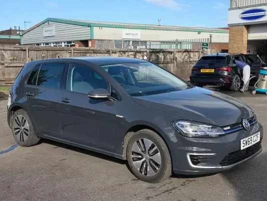 Volkswagen e-Golf 35.8kWh e-Golf Auto 5dr