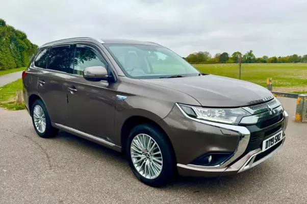 Mitsubishi Outlander 2.4h TwinMotor 13.8kWh Juro CVT 4WD Euro 6 (s/s) 5dr