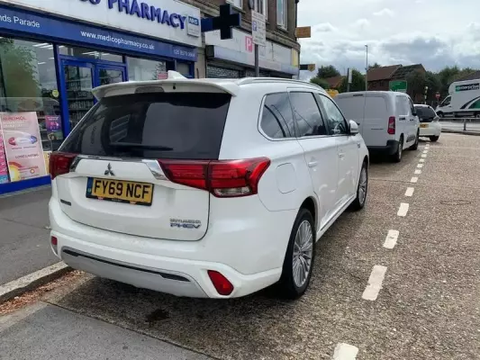 Mitsubishi Outlander 2.4h TwinMotor 13.8kWh 4h CVT 4WD Euro 6 (s/s) 5dr