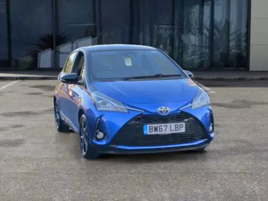 Toyota Yaris 1.5 VVT-h Blue Bi-Tone E-CVT Euro 6 (s/s) 5dr