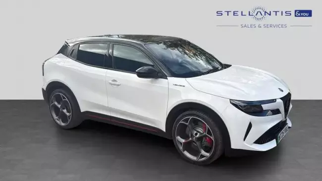 Alfa Romeo Junior 54kWh Elettrica Veloce Auto 5dr